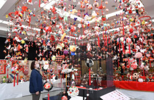 明治～平成のひな　そろい踏み　那珂市歴史民俗資料館（茨城・那珂市）