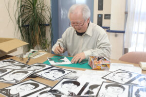 切り絵に込める「頑張れよ」　母校の卒業生に贈る切り絵を制作する切り絵作家・竹蓋年男さん（茨城・日立市）