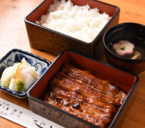 良質うなぎを別盛り うなぎ さわや(茨城・鹿嶋市)