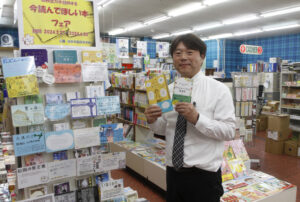 オカミ書店に中高生書棚　押し本をポップで紹介（茨城・鹿嶋市）