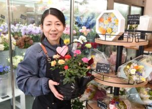 花店と茶店が母の日コラボ 「花の店」と「六角園」(茨城・北茨城市)