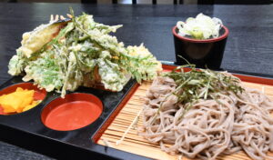 いまだけ、新茶の天ぷら　「奥久慈茶の里公園」で提供（茨城・大子町）