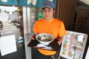 あったらラッキー!? 「蛤らーめん」　鹿島灘海浜公園（茨城・鉾田市）