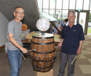 2人は地域の工作隊 代表作は、黒ひげ危機一髪風(茨城・鹿嶋市)