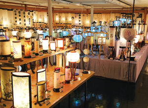 盆ちょうちん大売り出し 「人形の桜井」(茨城・ひたちなか市)