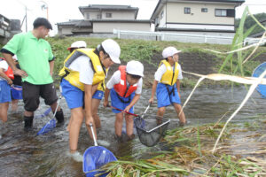 全校で「ザックザック隊」結成 石岡小児童が大北川観察(茨城・北茨城市)