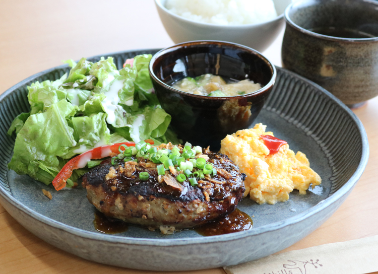 笠間焼で楽しむ茨城の味　笠間工芸の丘のカフェ（茨城・笠間市）