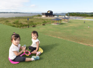 湖畔の新施設に初めての秋 鉾田市みのわ水鳥公園(茨城・鉾田市)