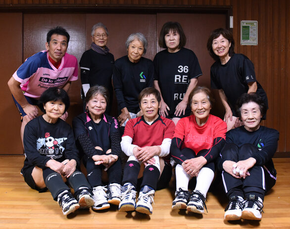 平均７７歳 「優勝狙う」　女子バレーチーム「柏野はまぎく」 今月関東大会に出場（茨城・ひたちなか市）