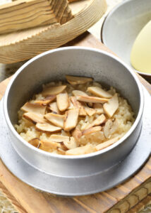 おすすめ「まつたけ釜めし定食」　「季節の釜めし さぬき」（茨城・茨城町）