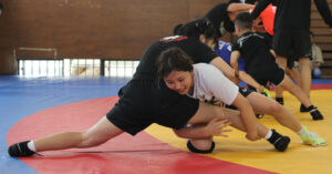 レスリングメダリスト須崎選手が指導(茨城・大子町)