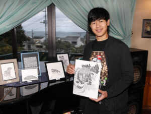 ゼンタングル絵画展示 作家としての自立目指す和田さん(茨城・日立市)