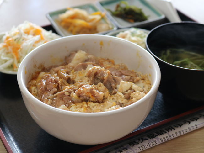 火加減絶妙「軍鶏親子丼」　奥久慈膳所　ゆうゆう（茨城・大子町）