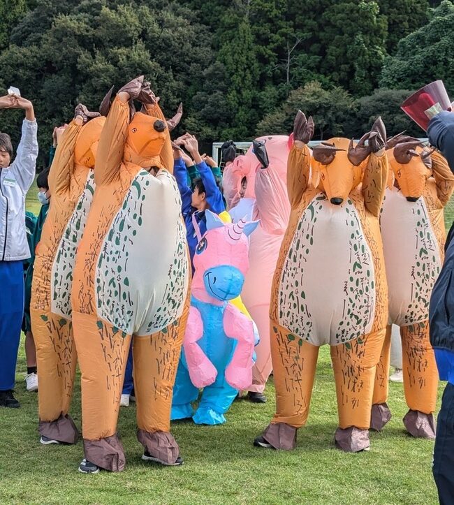 シカの着ぐるみで運動会（茨城・鹿嶋市）