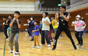 フィットネスボクシング 市民体育館で120人が体験(茨城・笠間市)