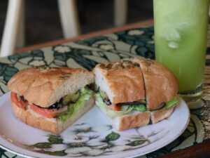 小さな美術館の雰囲気 カド(茨城・日立市)