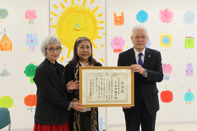 ヒタチエにふんわり壁画　ミウラさん　更生保護女性会の依頼で作画（茨城・日立市）