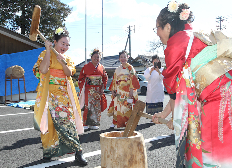 留学生ら正月体験　市国際交流協会のイベント（茨城・北茨城市）