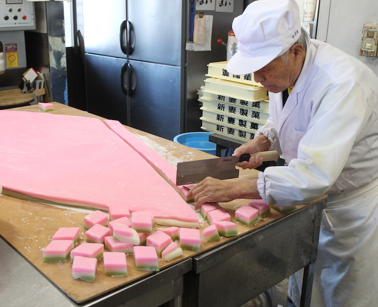 ひし餅づくり始まる　和菓子店「菓匠にいつま」（茨城・水戸市）