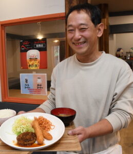 「おなかいっぱい食べて」 「親孝行食堂」(茨城・水戸市)