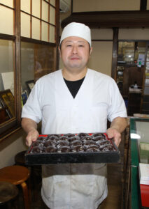 おはぎが300個超 彼岸の中日の「木村屋本店」(茨城・水戸市)