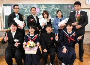 お米の包みの意味は？　さはら小の６年生が保護者に感謝のサプライズ（茨城・大子町）