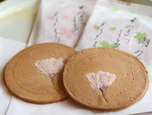 潮桜せんべい「ひたち湯海の宿 はぎ屋」(茨城・日立市)