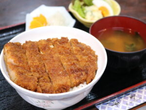 伝統継ぐソースカツ丼 「釜平」(茨城・常陸太田市)