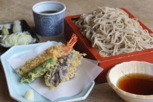 秋そばを辛口つゆで　つか本そば店（茨城・潮来市）