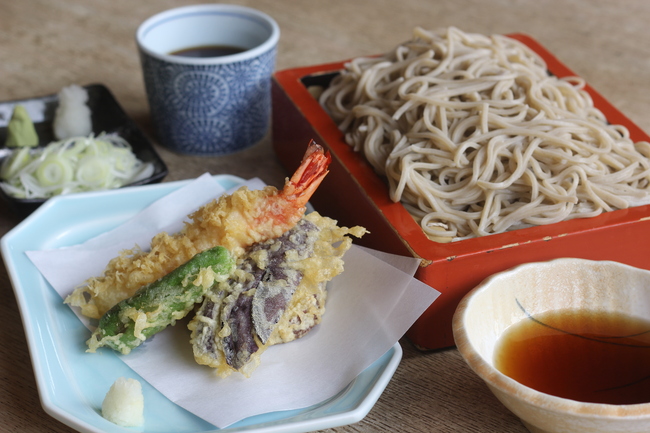 秋そばを辛口つゆで つか本そば店(茨城・潮来市)