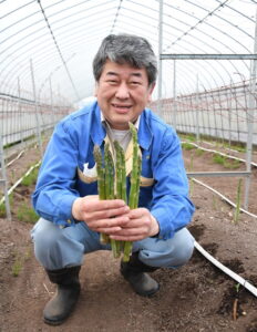 春アスパラはトースターで アスパラガス農家の大越さん(茨城・常陸大宮市)