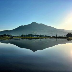 「逆さ筑波」の季節が到来　水田にくっきり（茨城・筑波山周辺）