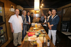 地元の味を楽しむイロハ  福祉会館まいん駐車場で26日(茨城・大子町)