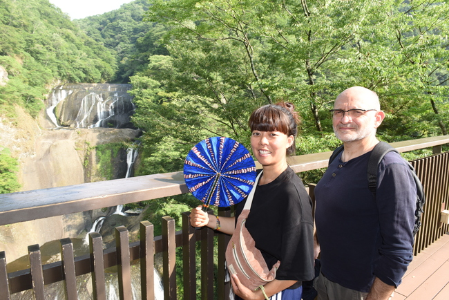 涼を求めて袋田へ 体験ルポ 天然のクーラーの効き目を確かめたい(茨城・大子町)