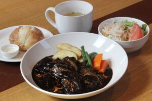 看板はビーフシチュー　集（＝しゅう、茨城・鉾田）