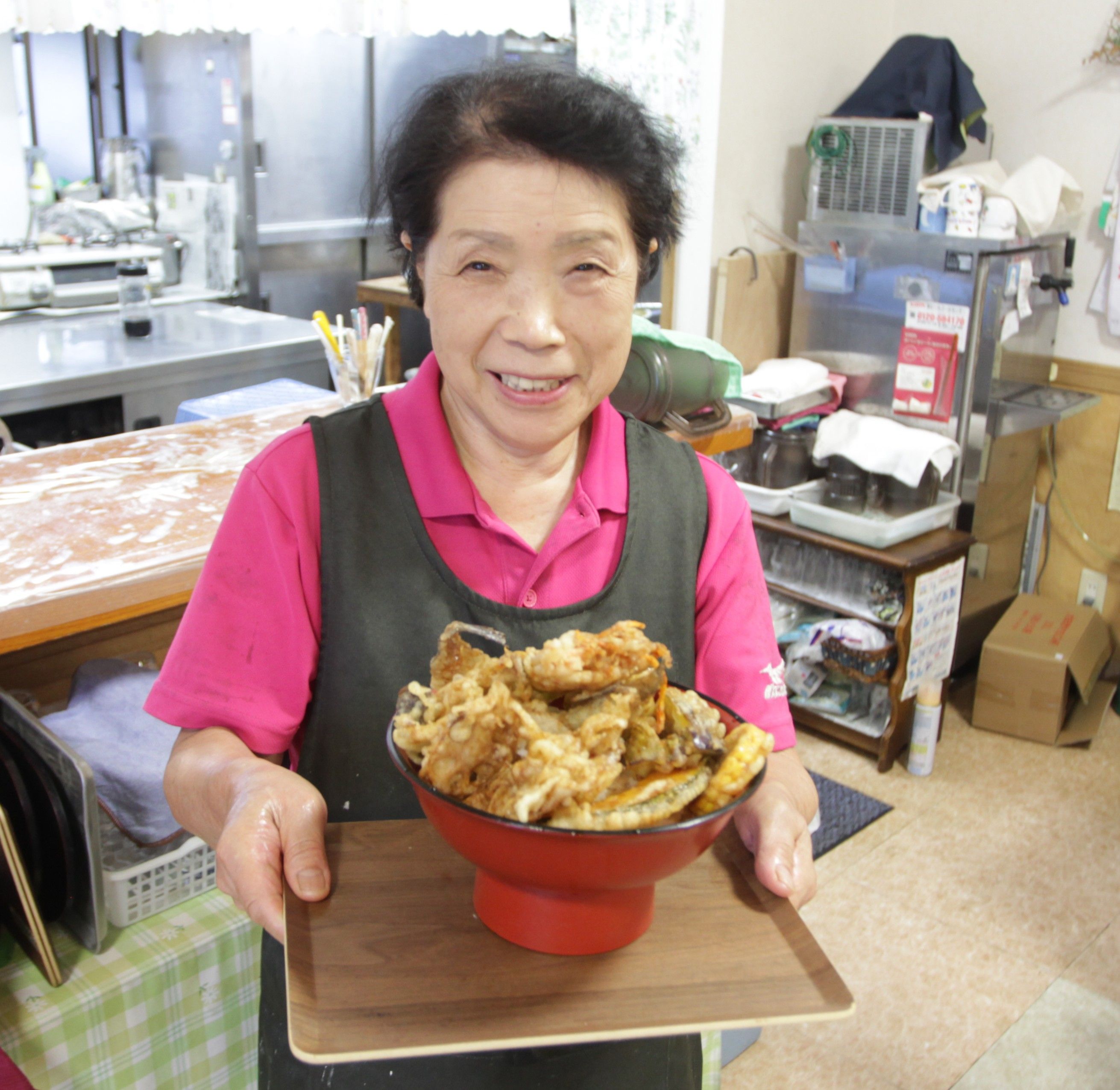 秋てんこ盛りの「ハゼ丼」　　涸沼のほとりの食堂「いきいき」（茨城・大洗町）