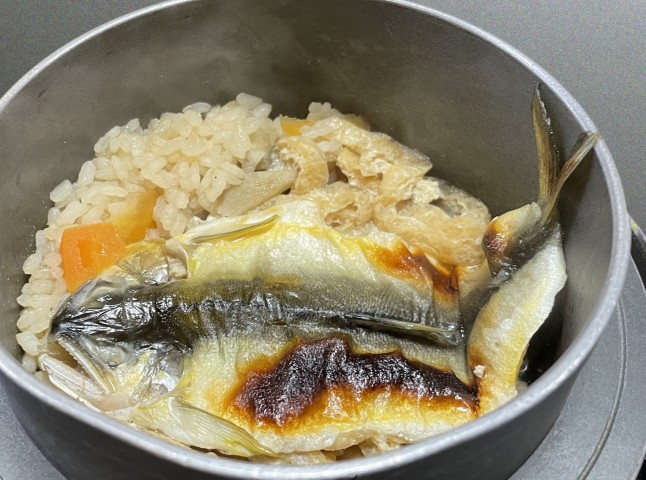 落ちアユの釜飯 ホテル「鮎亭」(茨城・常陸大宮市)