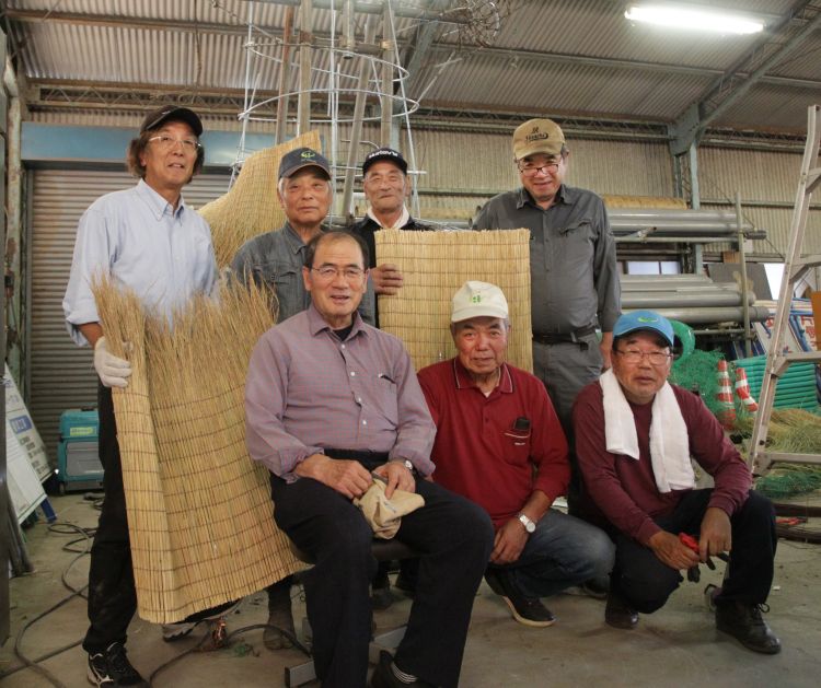 間もなくゴジラ誕生 地域グループがかかし祭りに向けて制作中(茨城・常陸太田市)