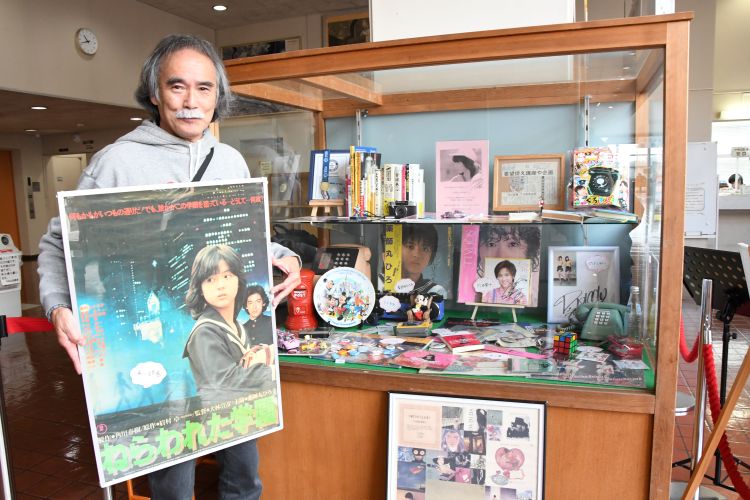 公民館に昭和の青春　７０～８０年代のレコードなど　コレクター・横田さんの品展示