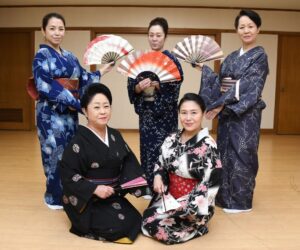 水戸の座敷舞 記念公演 １５日ヒロサワ・シティ会館・水戸     水戸の座敷舞を継承する５人