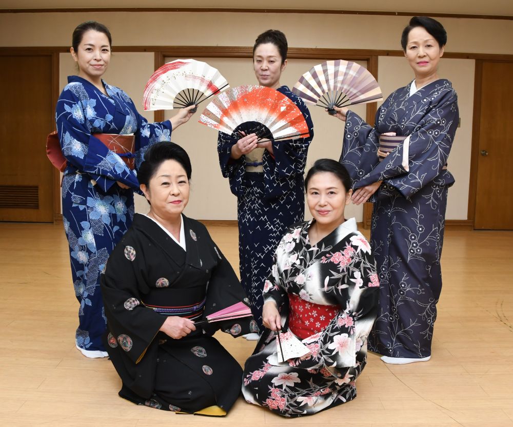 水戸の座敷舞 記念公演 15日ヒロサワ・シティ会館・水戸 水戸の座敷舞を継承する5人