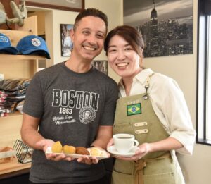 愛こもるブラジルコロッケ  国際カップルが営むカフェ「カップ・オブ・ジョー」（鉾田）