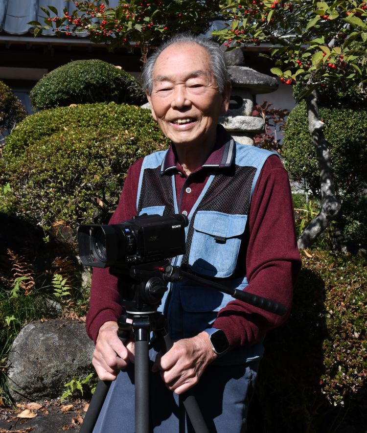 ９０歳のカメラマン加藤さん　大好きな山の映像で特賞（茨城・城里町）
