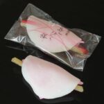 上生菓子「花びら餅」　五條製菓（茨城・水戸市）