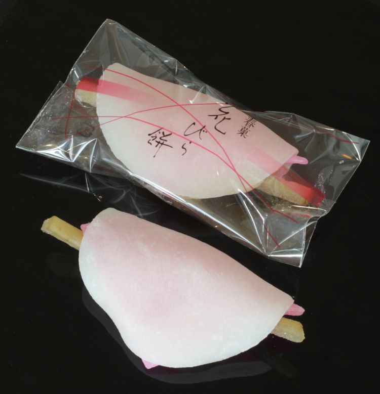 上生菓子「花びら餅」　五條製菓（茨城・水戸市）