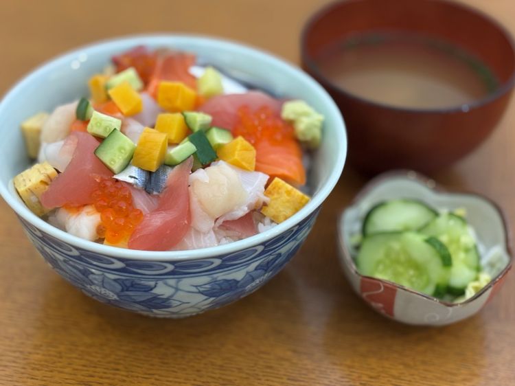 彩り豊か「ばらちらし」　いそすし（茨城・北茨城市）