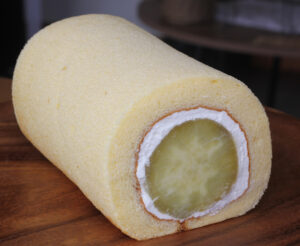 焼き芋ロールケーキ　甘味工房 芋っ子源次郎（茨城・行方市）